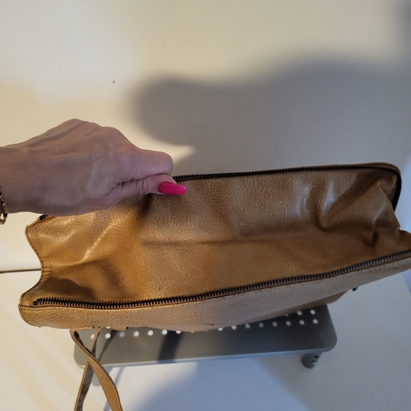 MATT & NAT like new, clean tote. Colour is Tan/light brown - Picture 5 of 8